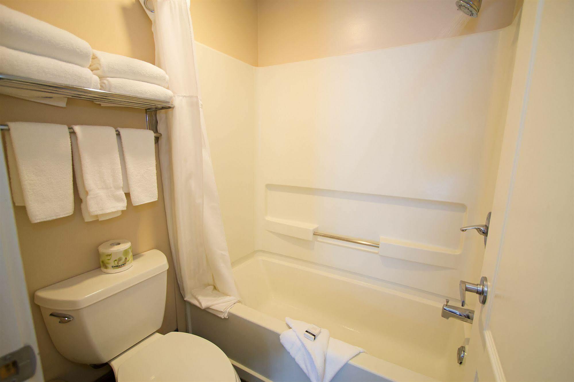 Glenwood Inn & Suites Trail Esterno foto